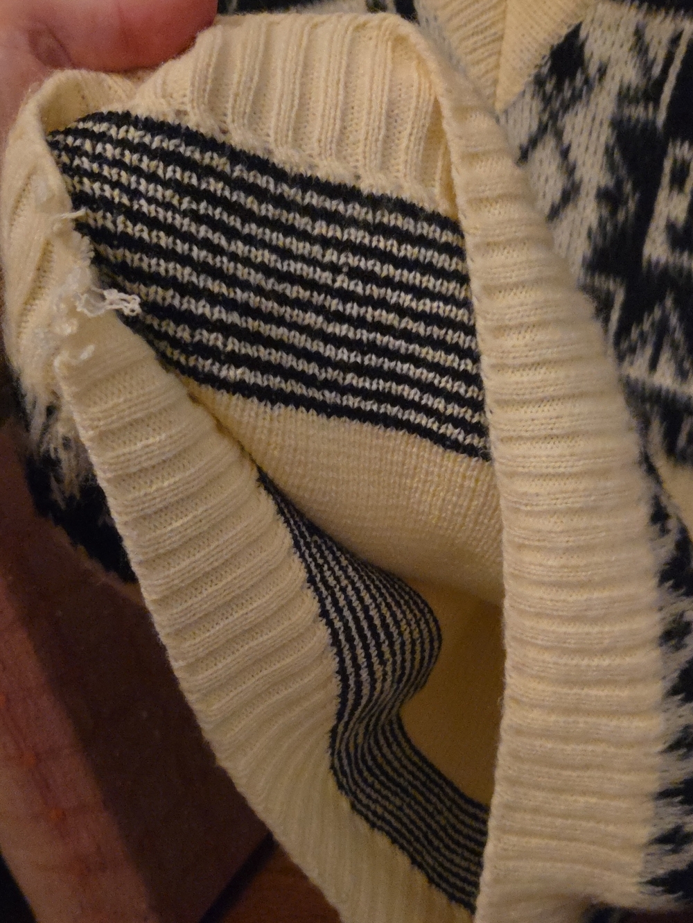 Alpaca Sweater - Picture 10 of 11